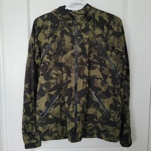 Lululemon Women's Camo Jacket in Size 4